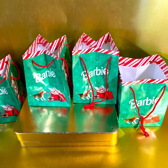 BARBIE VTG 1997 HALLMARK CHRISTMAS GIFT BAGS SET OF 4 BARBIE w/KITTEN & PUPPY - Picture 5 of 11